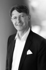 MICHAEL SCHÜTZE